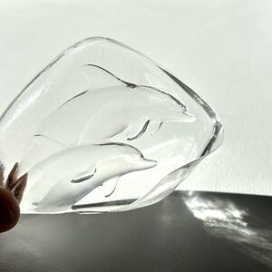 MATS JONASSON Sweden Crystal Full Lead JUMPING DOLPHINS Paperweight #3576.